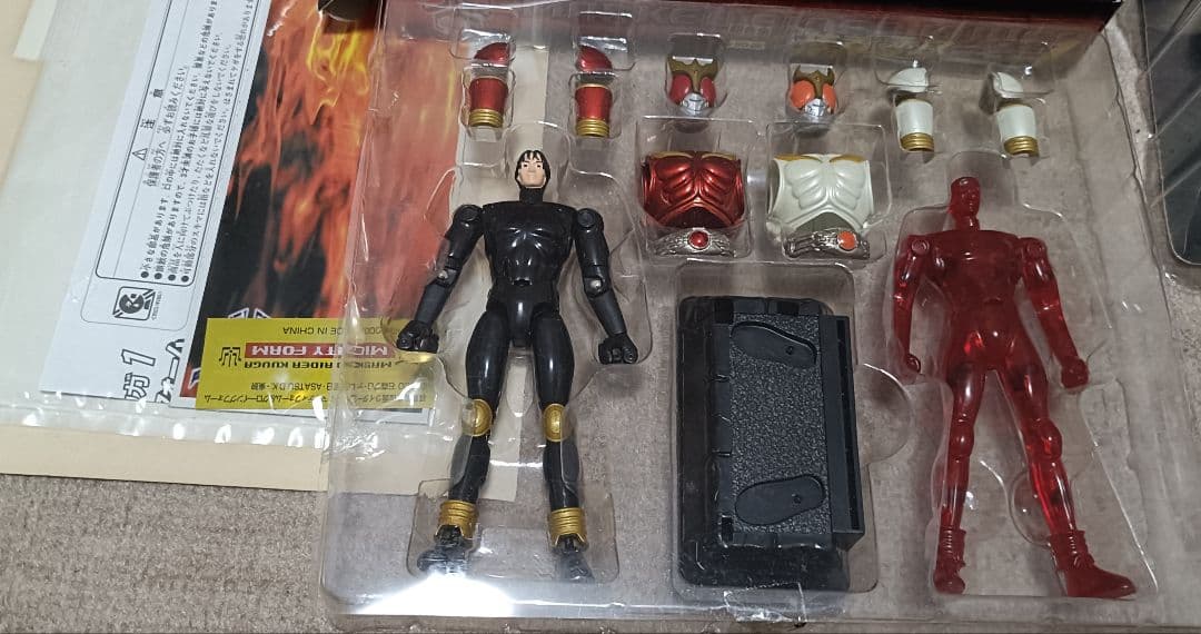 仮面ライダークウガ　DXトライゴウラム フィギュアセット