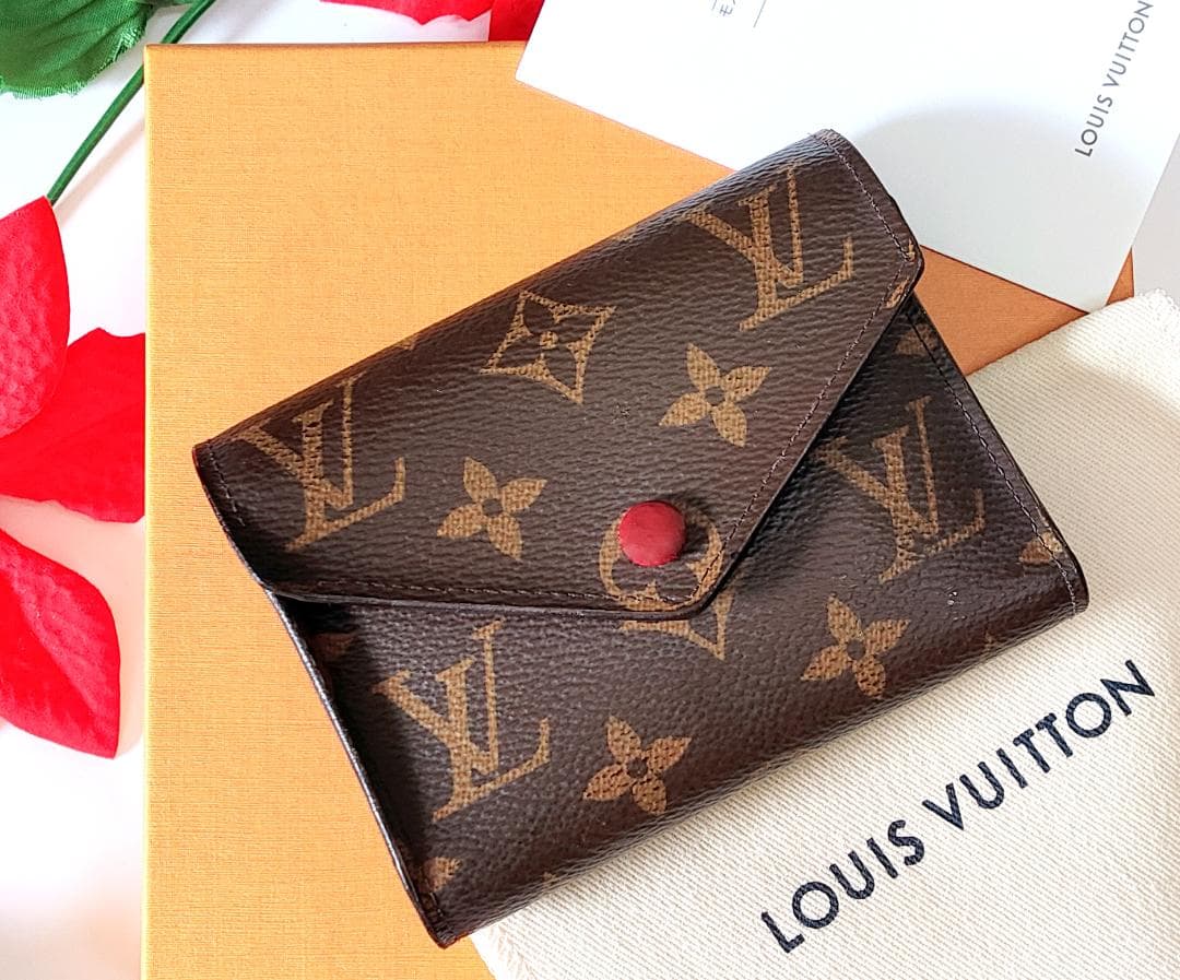 美品★箱＆袋★ルイヴィトン モノグラム ヴィクトリーヌ★フューシャ★3つ折り財布