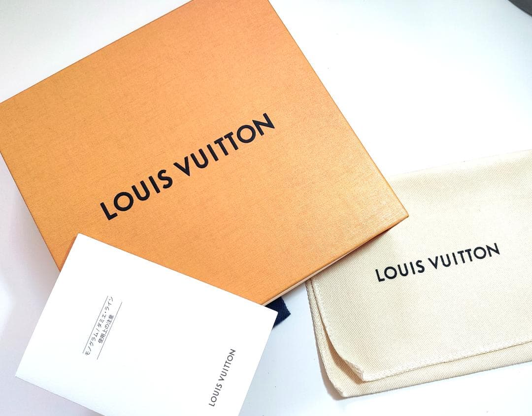 美品★箱＆袋★ルイヴィトン モノグラム ヴィクトリーヌ★フューシャ★3つ折り財布