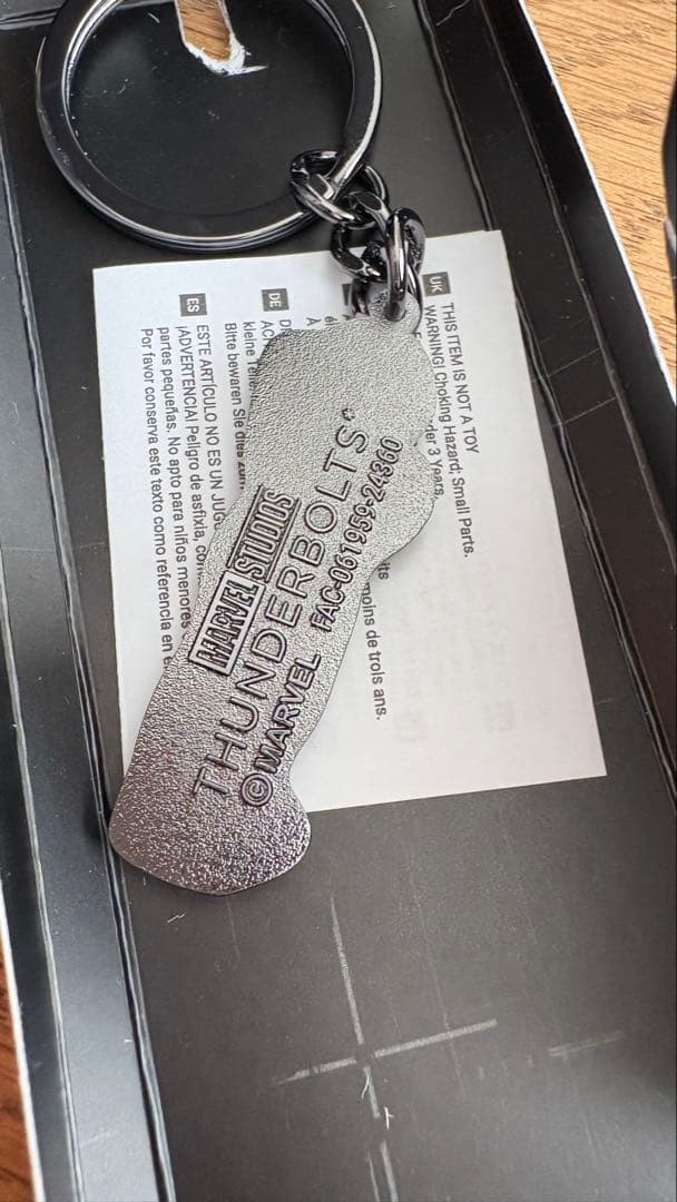 サンダーボルツ　エレーナ　キーチェーン　非売品　marvel