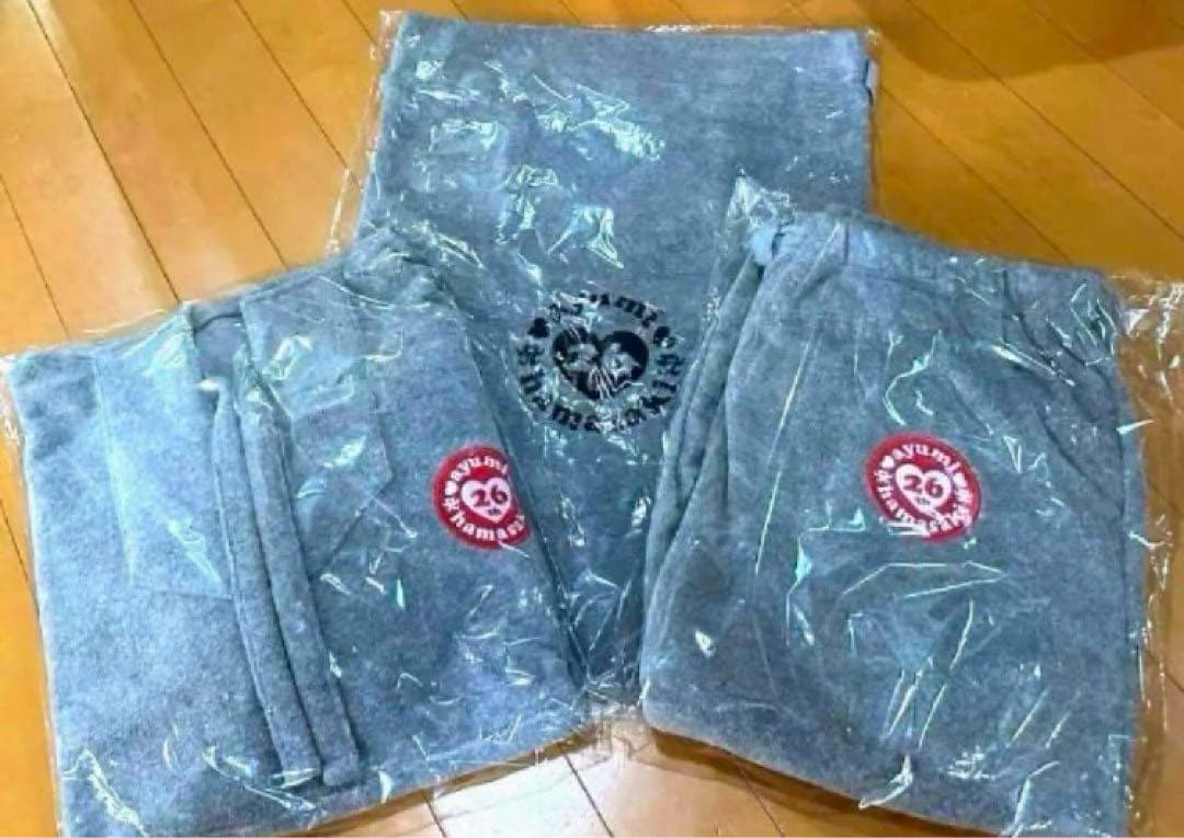 ［新品］浜崎あゆみ 26th セットアップ（XL） 特典巾着付き