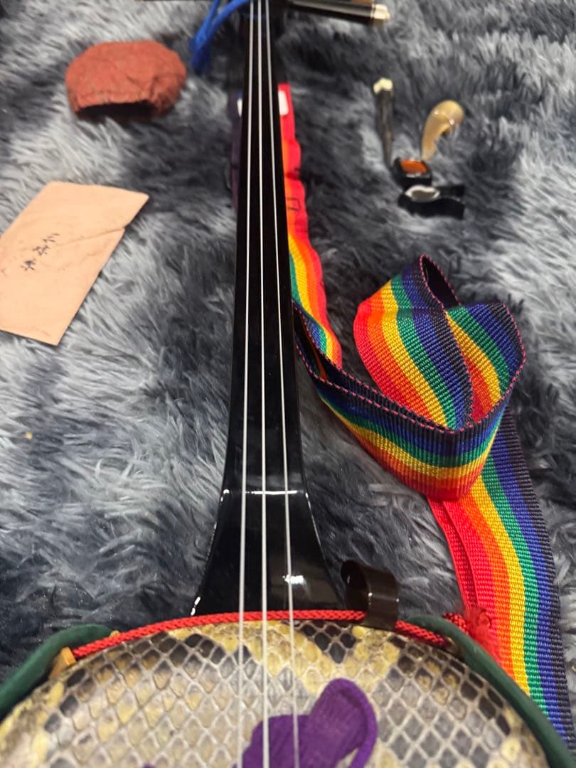 【極美品】沖縄 三線 本蛇革 強化張り 黒塗り棹 蛇皮 ケース 爪 調子笛