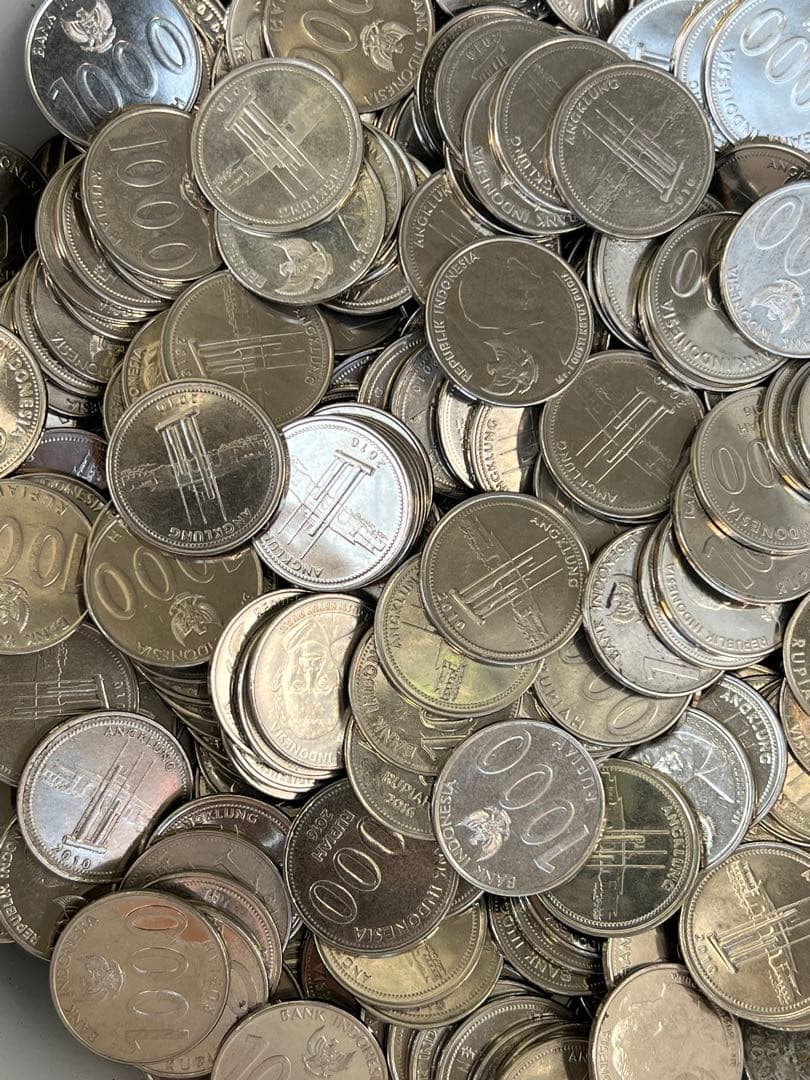 3307【インドネシア】1000ルピア　硬貨　　古銭　300枚セット