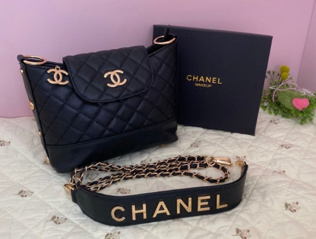 ち*ん様 新品未使用　CHANEL ミニホーボーバッグ 黒