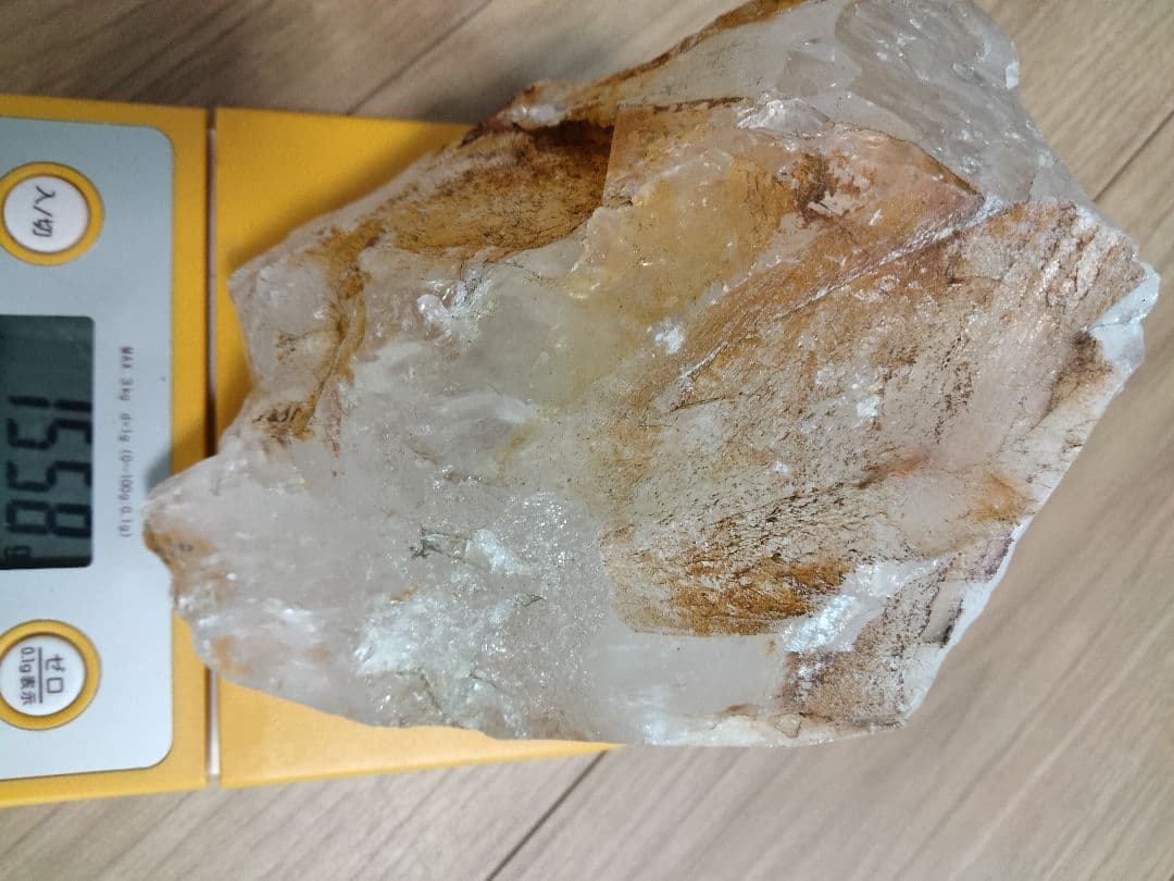 山梨県　乙女鉱山　国産天然水晶　虹入り水晶　1558g　　国産鉱物 硫黄入り水晶