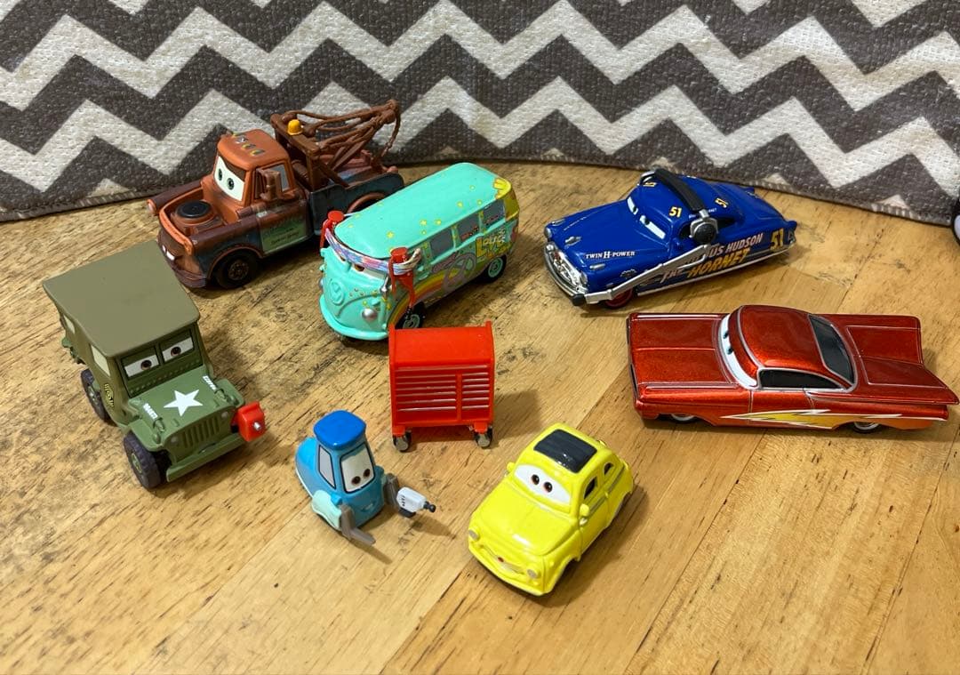 マテル　カーズ ラジエータースプリングスの仲間たち7台セット