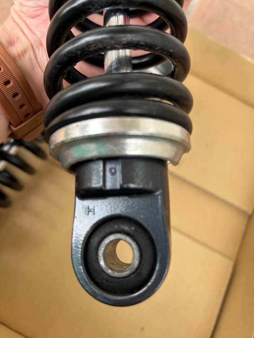 カワサキ　ゼファー1100　リアサスペンション　左右　純正　中古