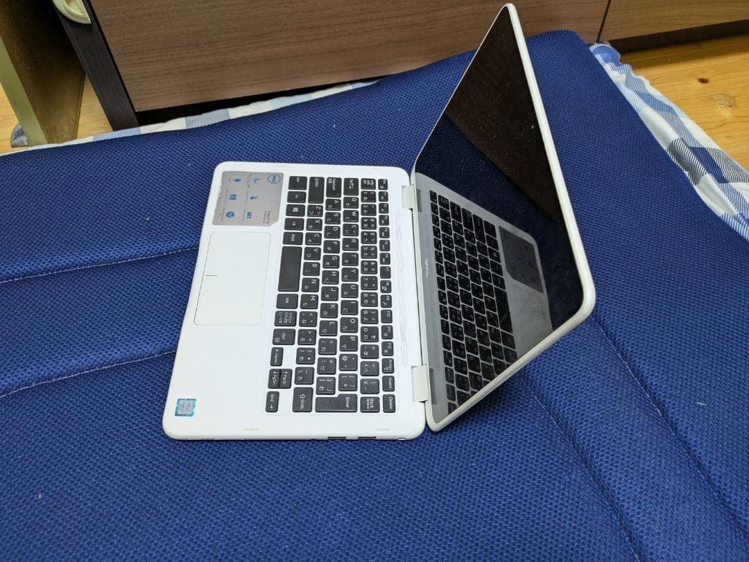 DELL Inspiron 11 3000シリーズ ノートパソコン（ホワイト）