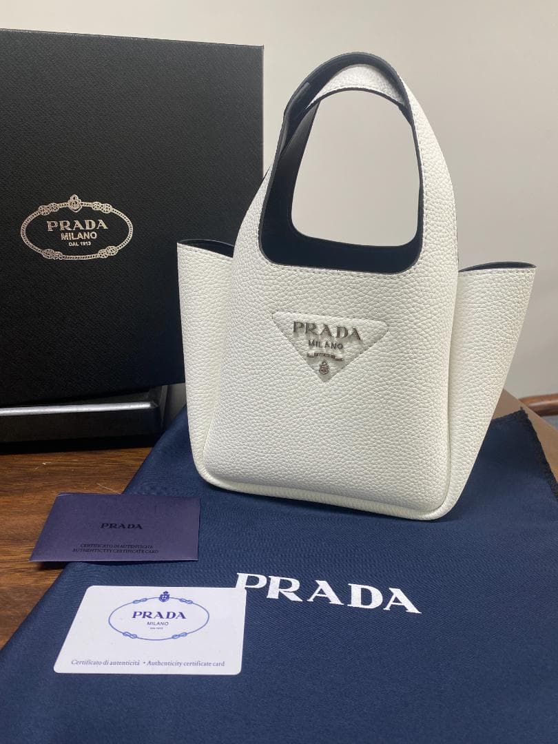 早い者勝ち！ホワイト 白い革 ハンドバッグ