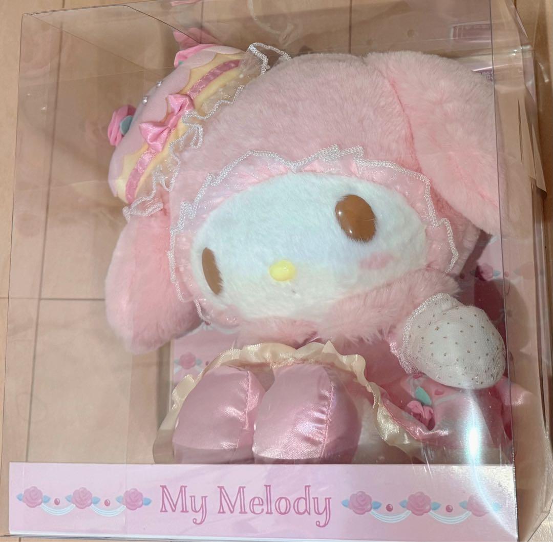 2022年マイメロディのSWEET LOOKBOOKのバースデーぬいぐるみ