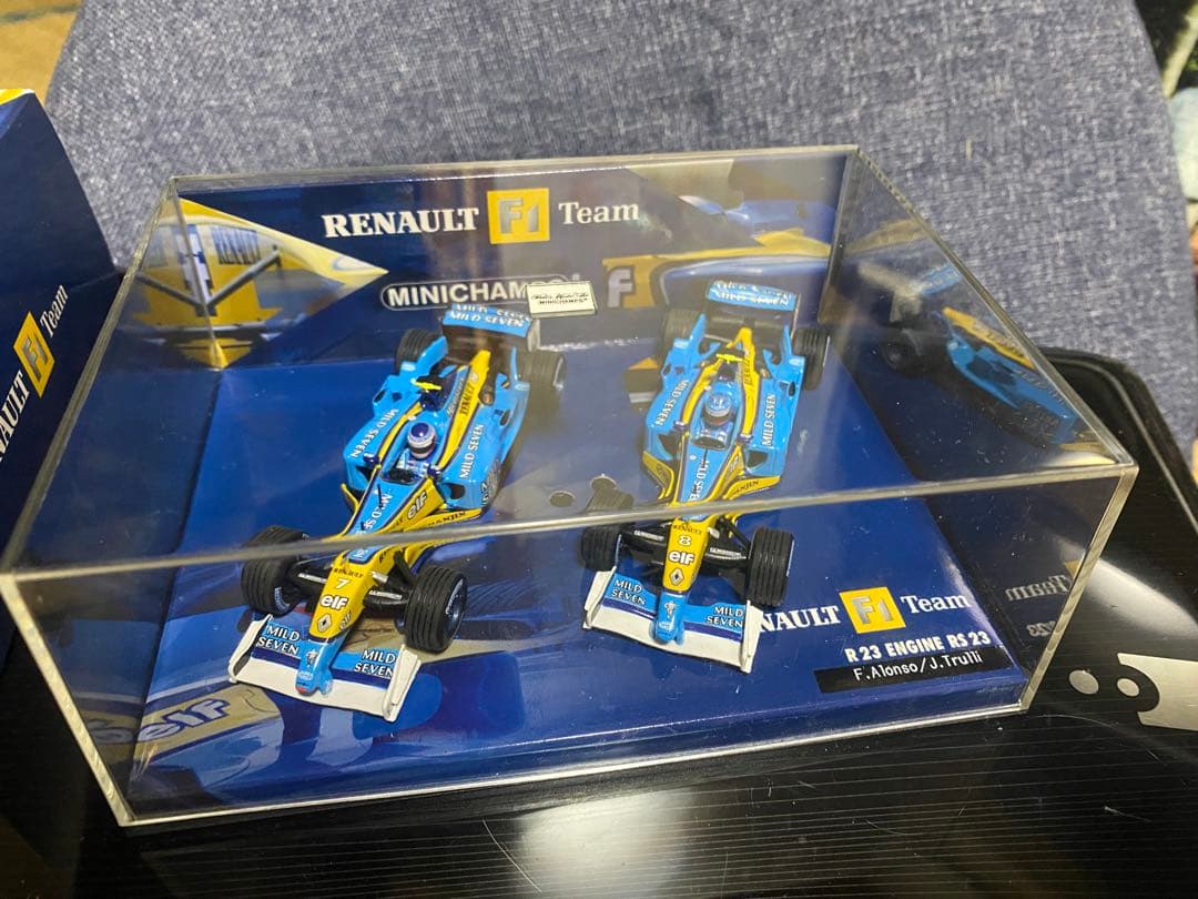 マイルドセブン ルノーRS23 #7 トゥルーリ #8 アロンソ2003