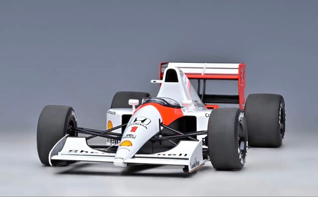 AUTOart McLaren MP4/8 1/18スケールモデル ミニカー