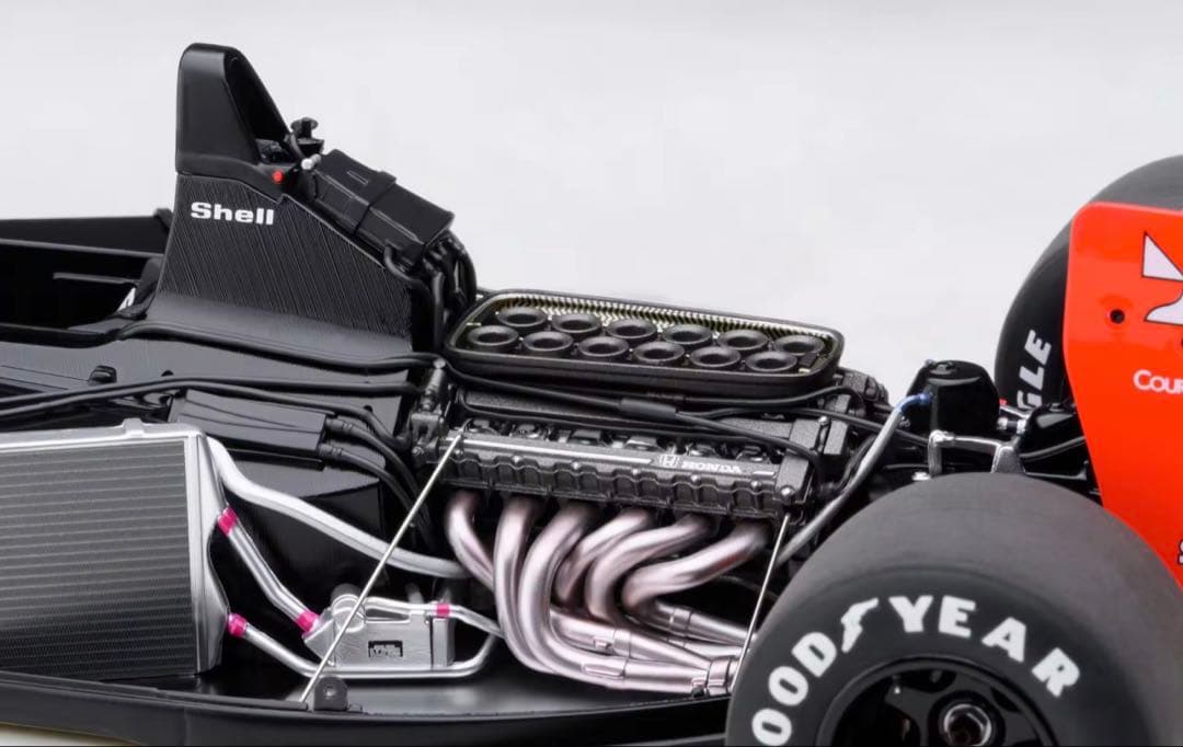 AUTOart McLaren MP4/8 1/18スケールモデル ミニカー