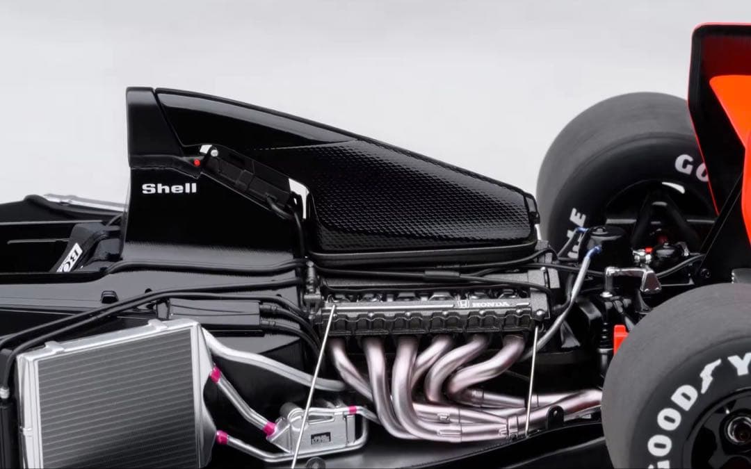 AUTOart McLaren MP4/8 1/18スケールモデル ミニカー