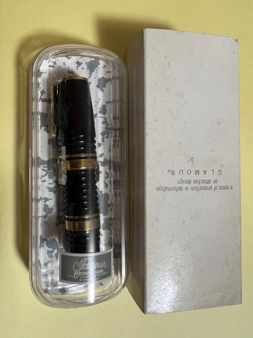 Glamour 万年筆 黒 金メッキペン先