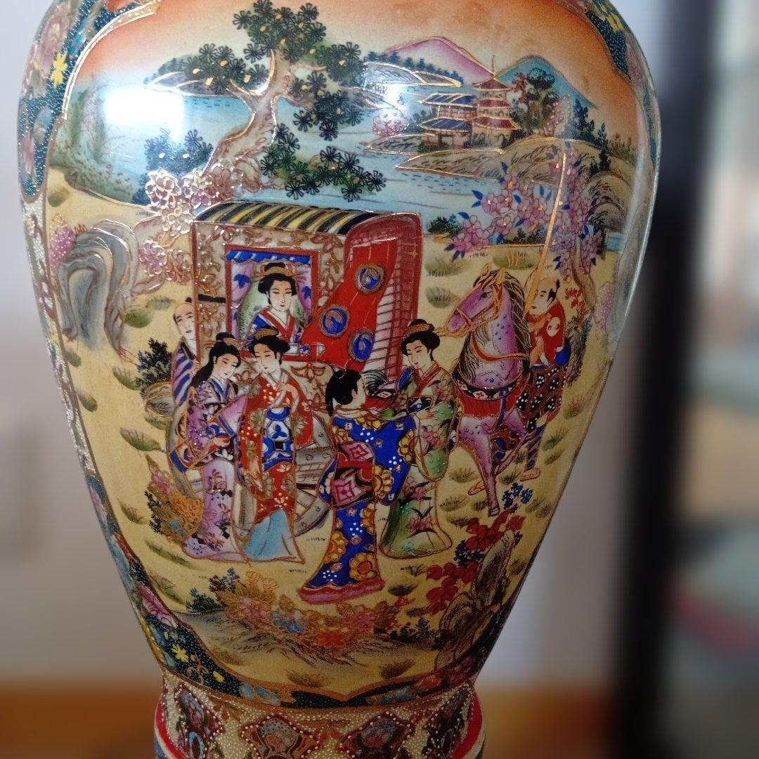 日本の伝統的な陶器の壺