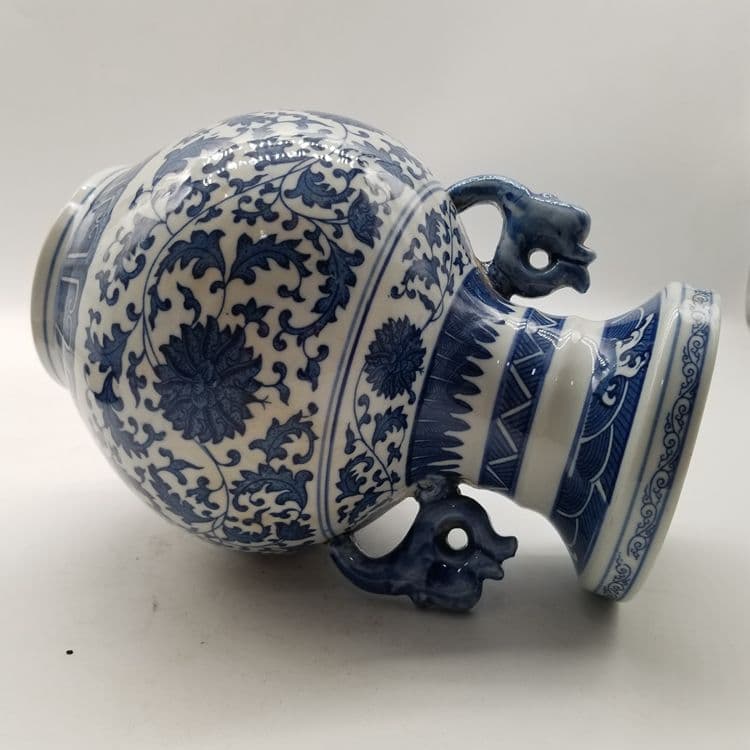 清乾隆青花纏枝花両耳賞瓶 花瓶 景徳鎮 陶磁器 装飾品 現代工芸品 美術品 置物