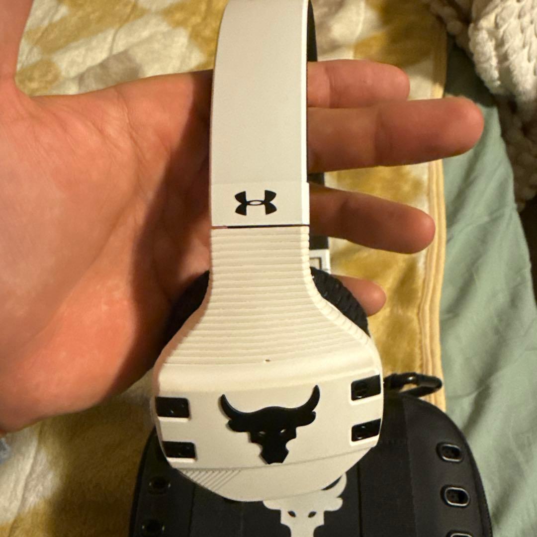 Under Armour ワイヤレスヘッドホン