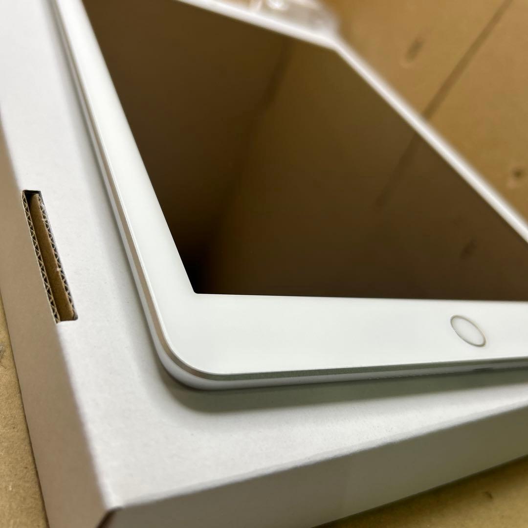 Apple iPad (第６世代) Wi-Fi 128GB シルバー