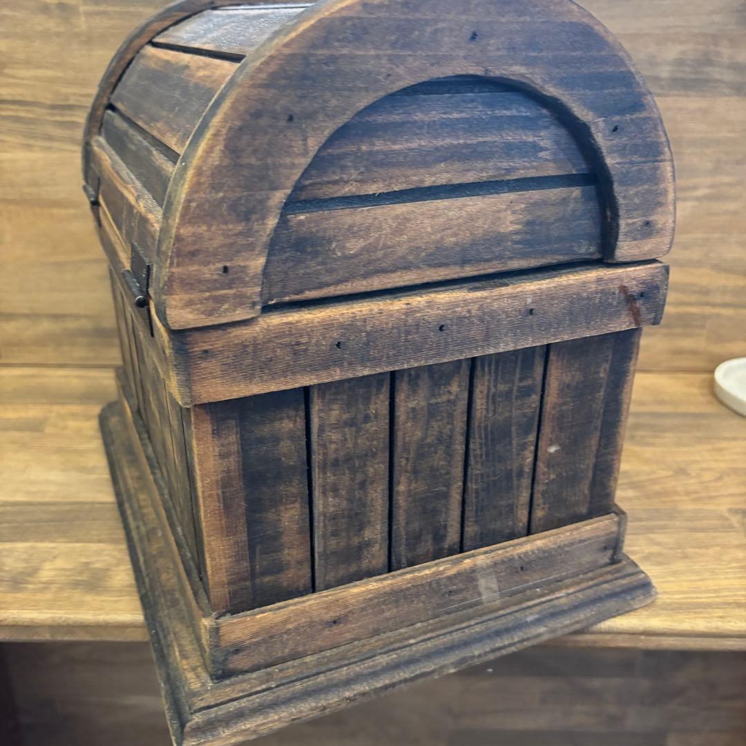 木製トランク アーチ型 蓋付き　宝箱　海賊風
