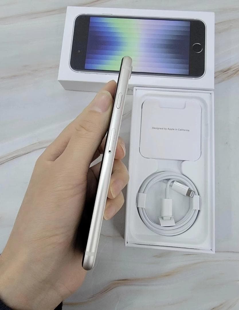 【nananan専用】iPhone SE3 128GB｜SIMフリー｜白