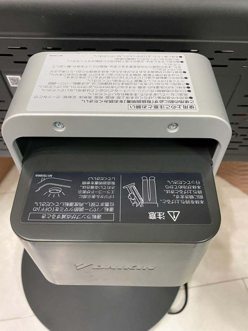 ダイキン セラムヒート ERFT11WS-H 遠赤外線暖房機　2019年製