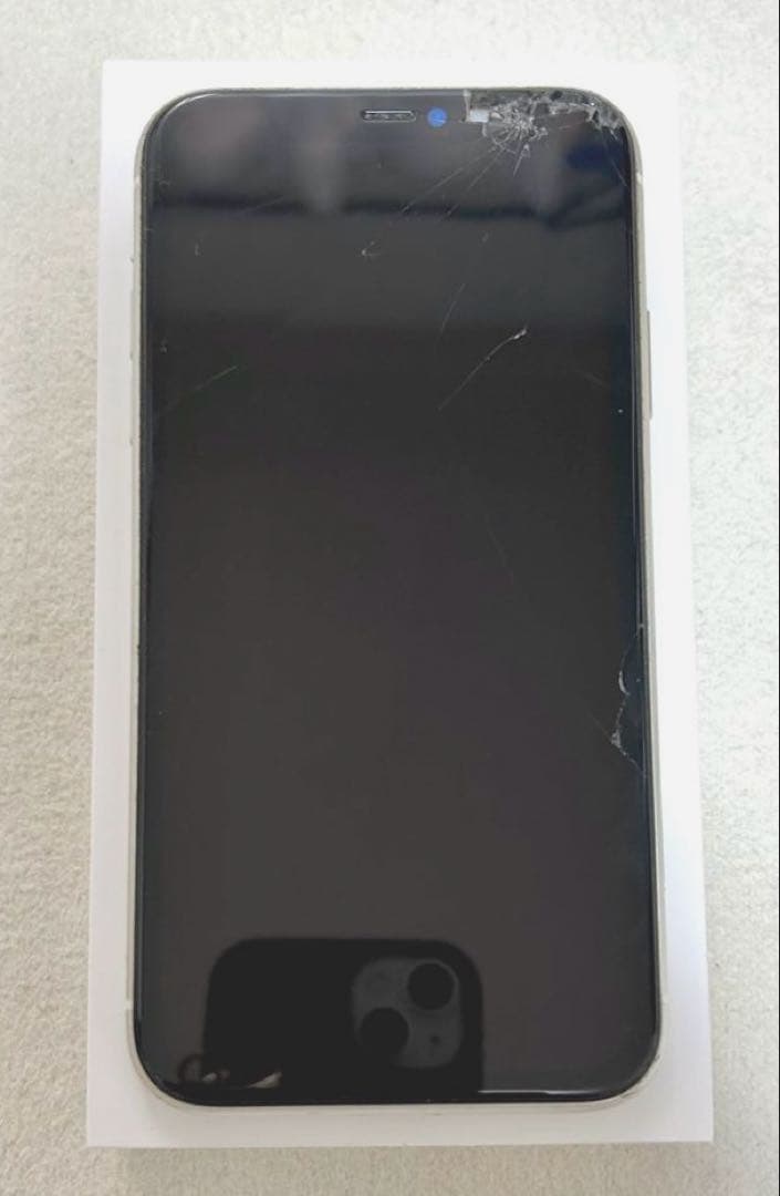 iPhone 11 ホワイト 本体 64GB ジャンク品