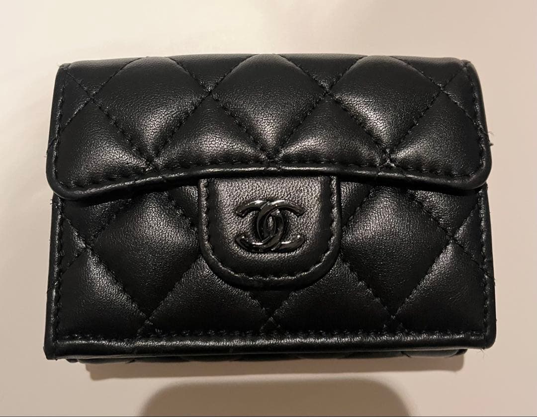 CHANEL シャネル　ラムスキン　マトラッセ　Wホック　三つ折財布