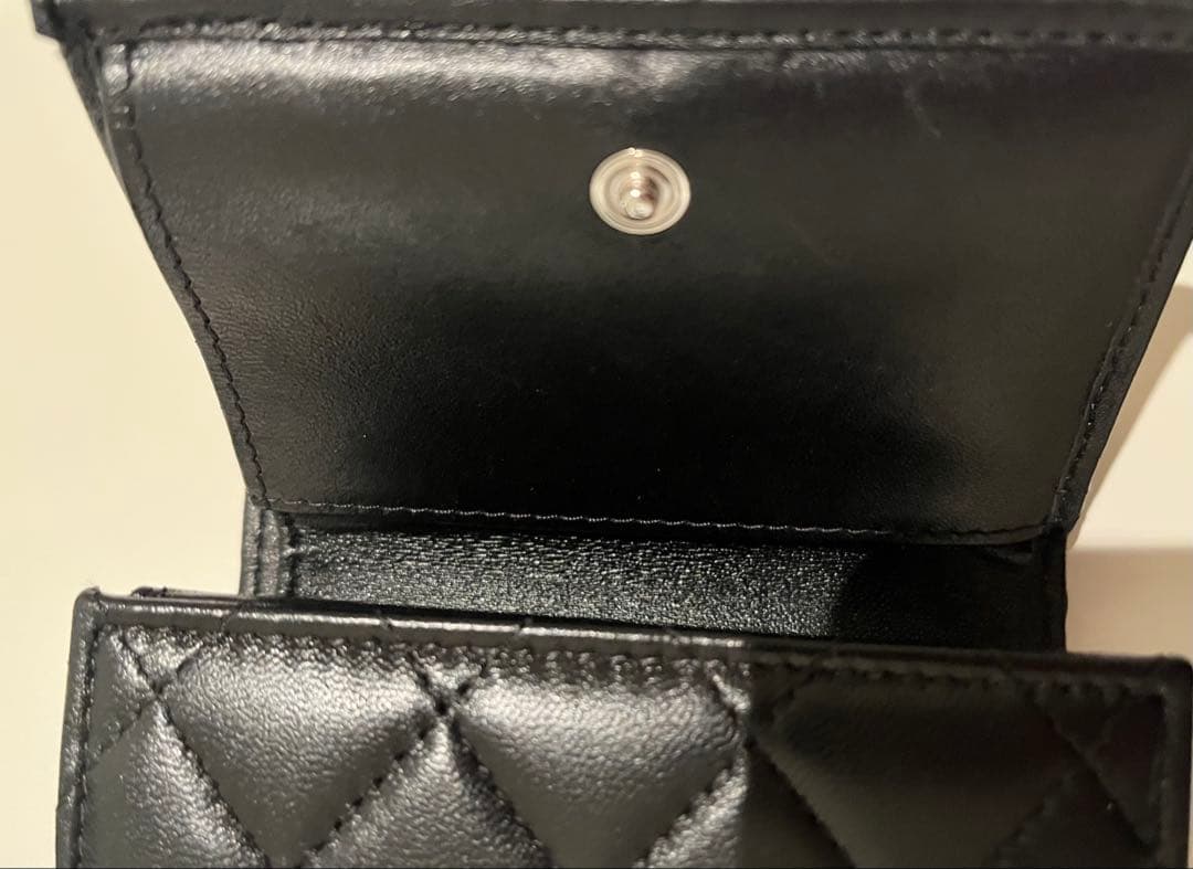 CHANEL シャネル　ラムスキン　マトラッセ　Wホック　三つ折財布