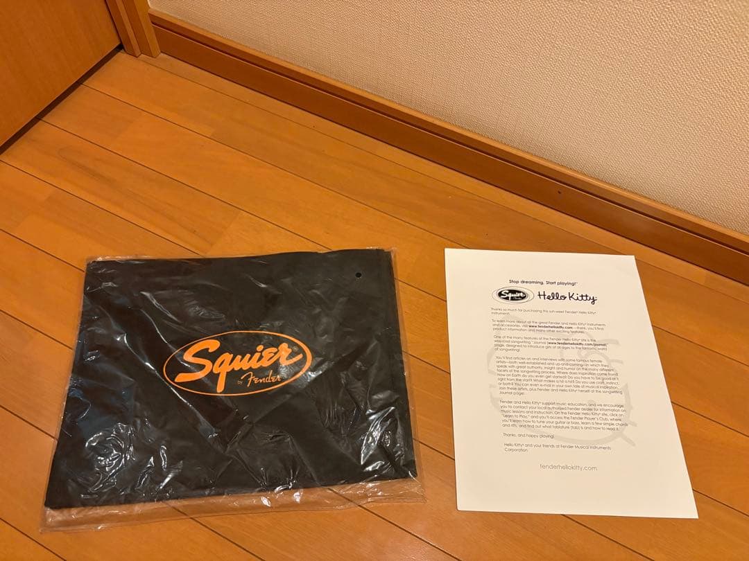 ギター Hello Kitty mini guitar Squier by Fender