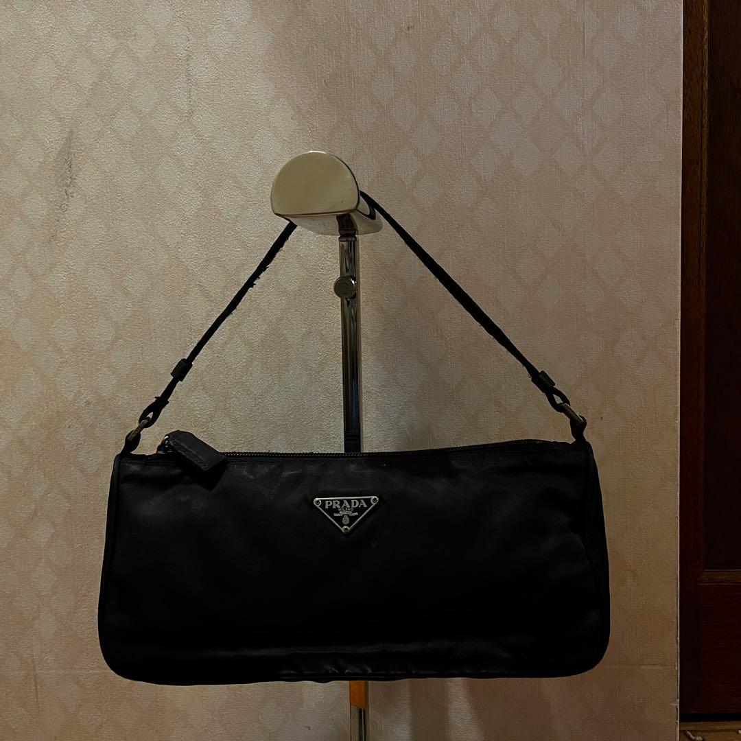 Prada プラダ アクセサリーポーチ ブラック 黒 ナイロン 三角ロゴ