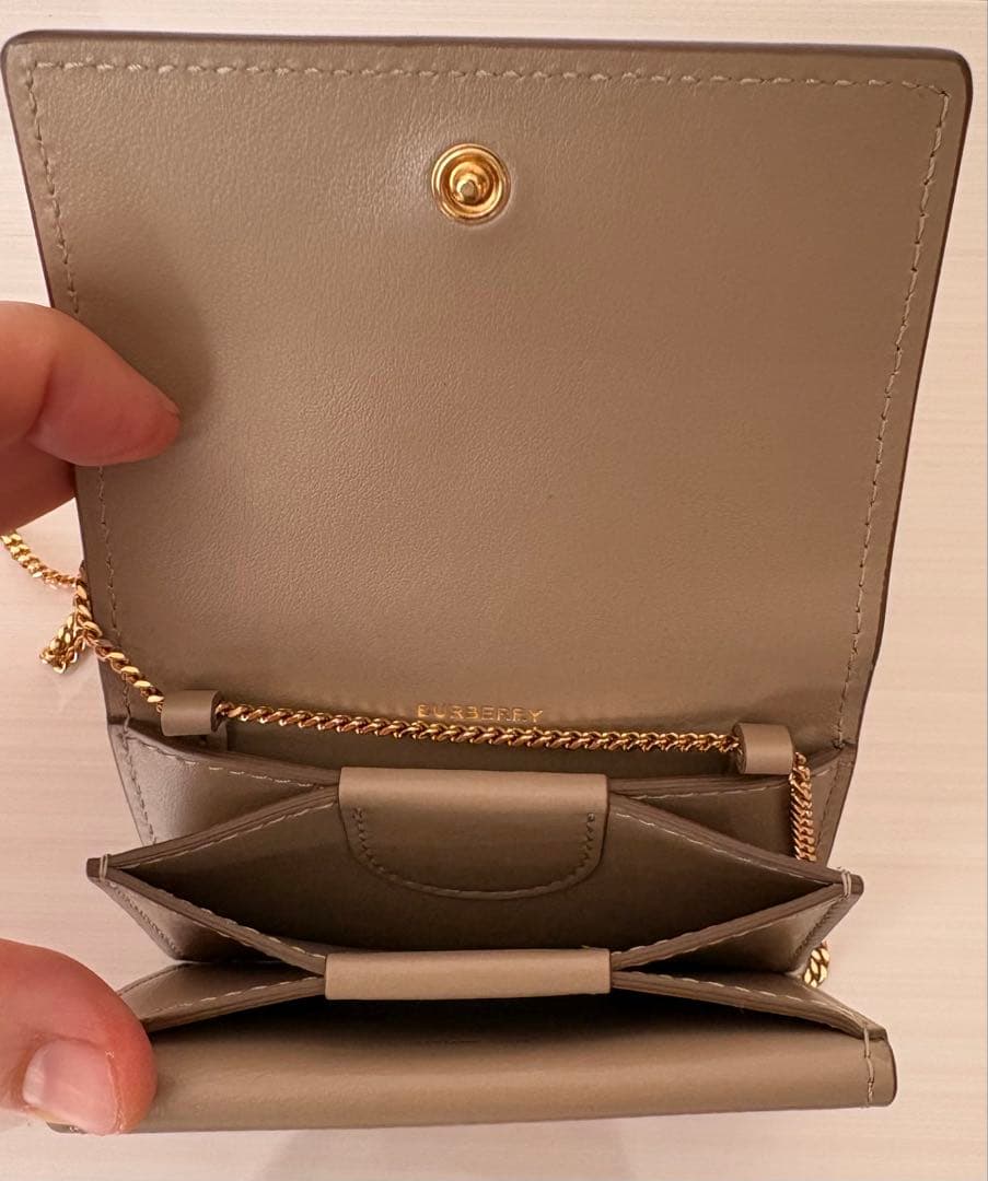 Burberry TB チェーンウォレット（レザー）