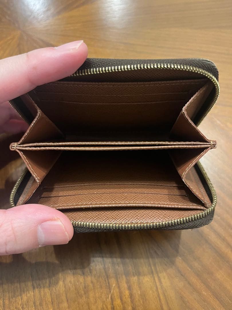 あんしん鑑定済　LOUIS VUITTON ジッピーパース