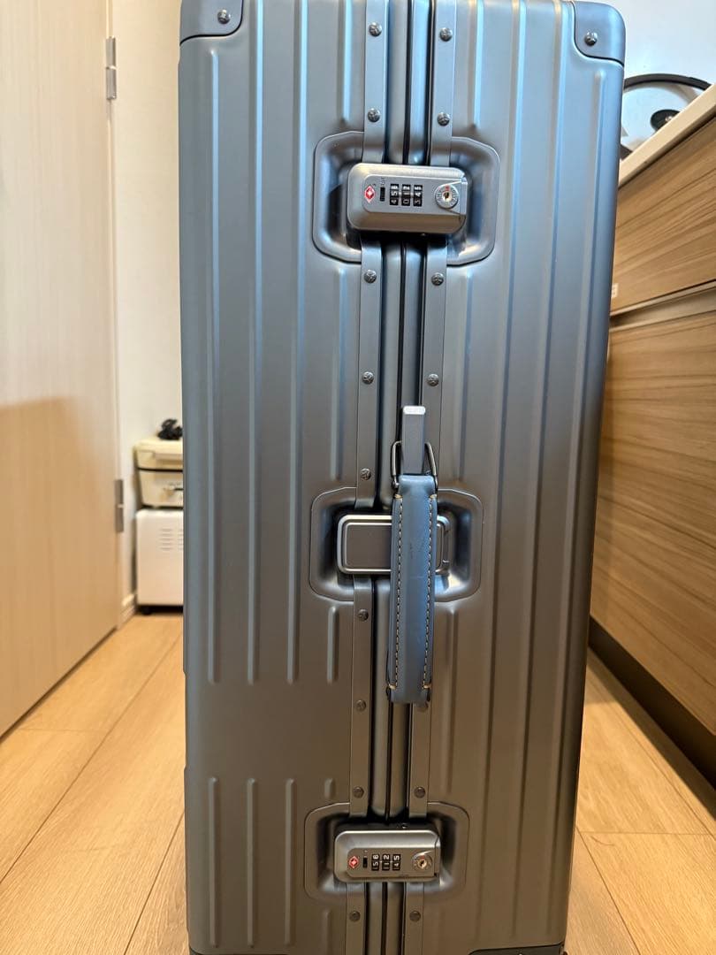 イノベータースーツケース96L Sadona Sage Grey 使用一回のみ‼️