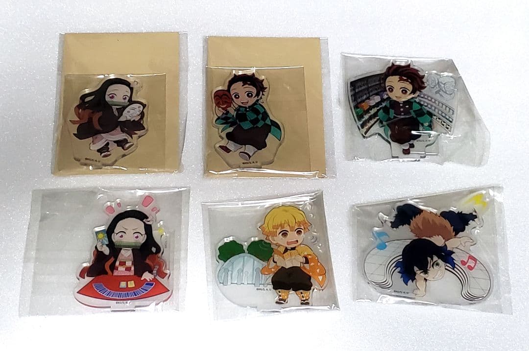 【希少】鬼滅の刃 海外限定 アクリルスタンド 缶バッジ 38点セット 中国 韓国