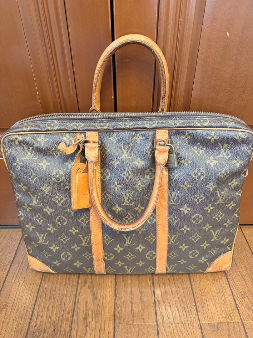 LOUIS VUITTON ブリーフケース ポルト ドキュマン ヴォワヤージュ