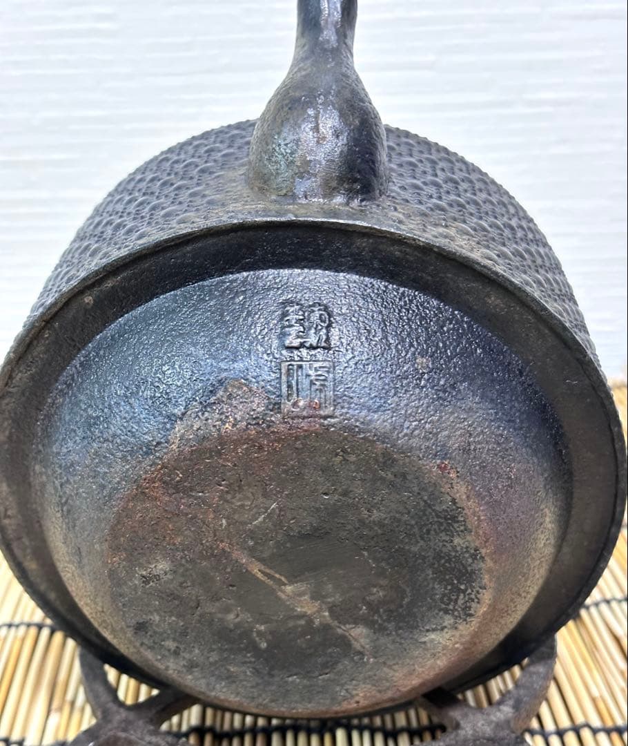 ＵＳＥＤ、良品　南部虎山工房前田知行造１２型東雲亀甲　南部鉄瓶　南部鉄器　鉄瓶