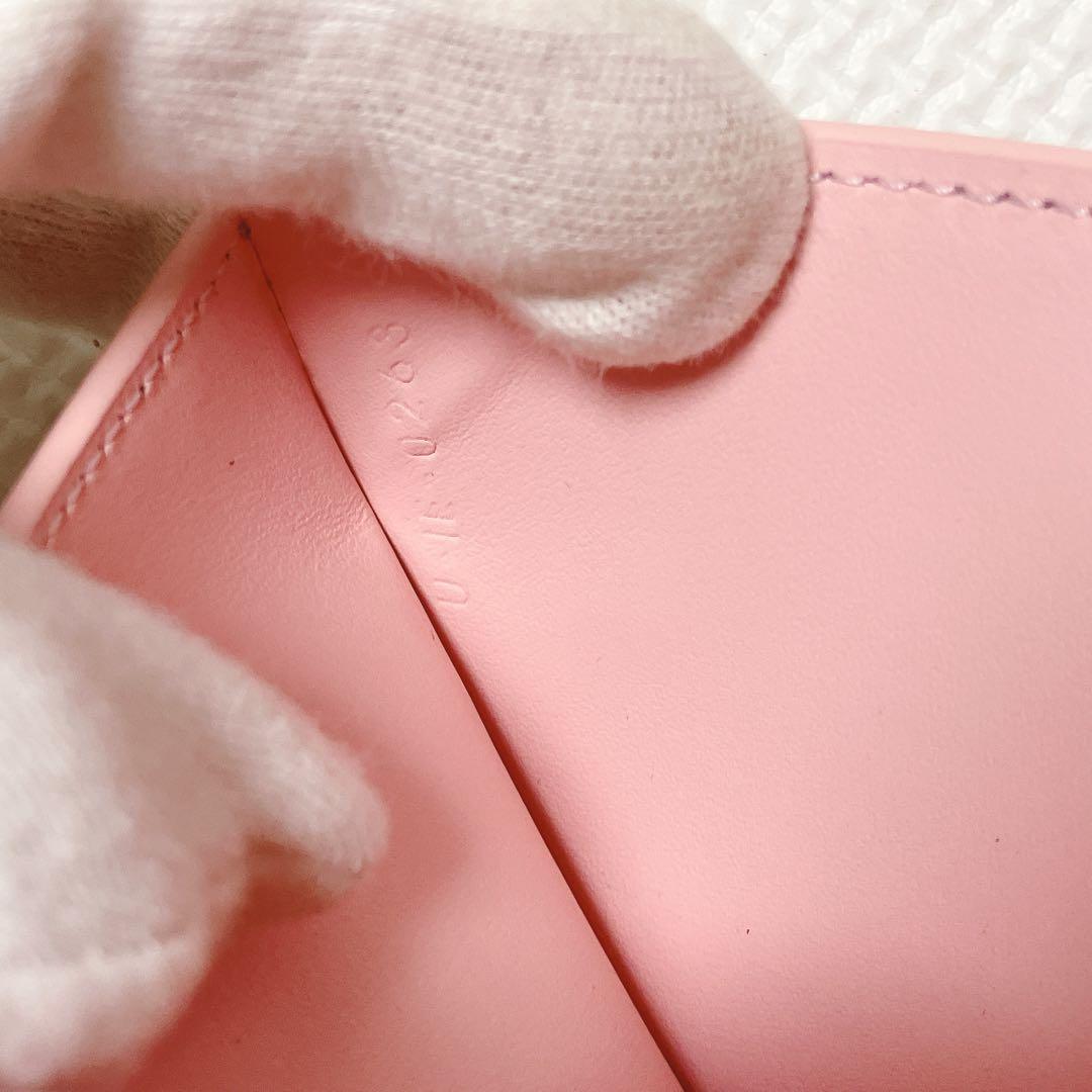 未使用　CELINE セリーヌ　レザー二つ折り財布　ピンク　箱袋付き