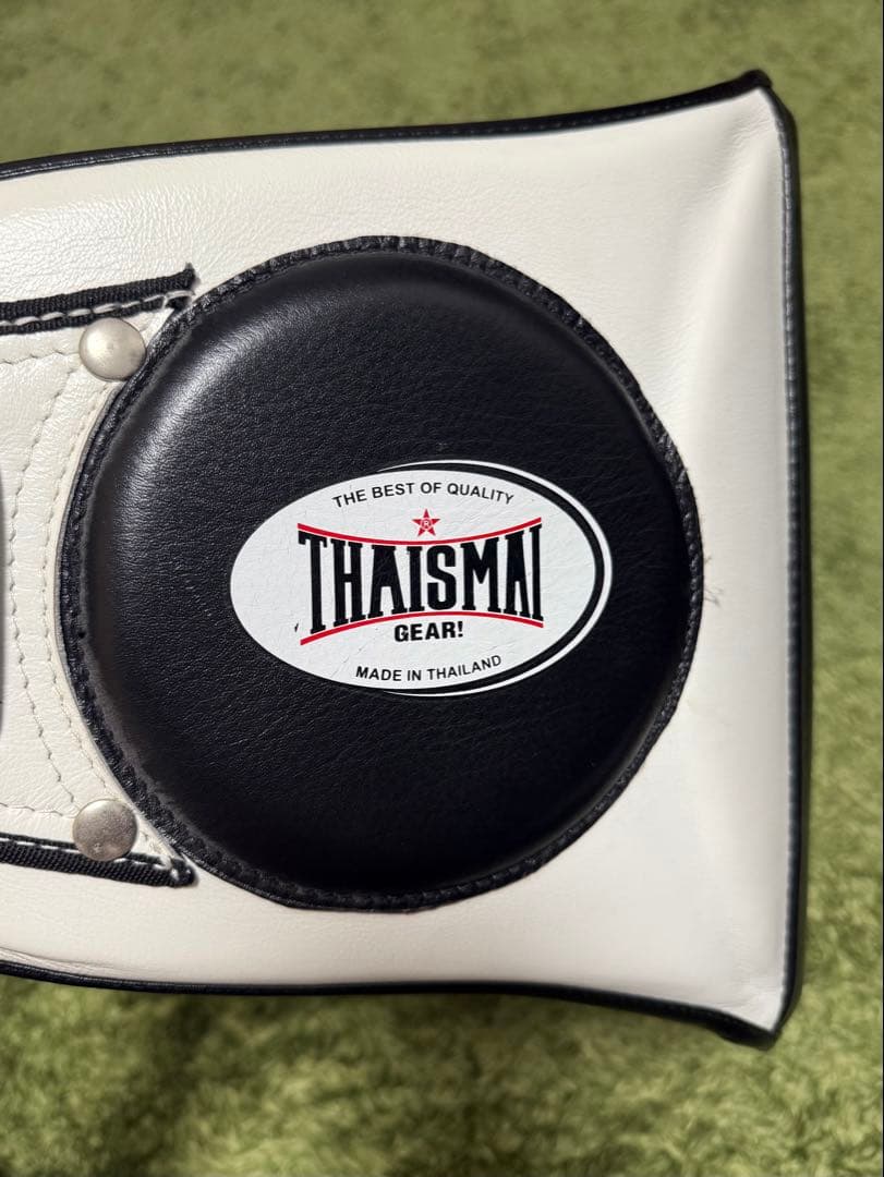 THAISMAI パンチングミット Mサイズ ブラック/ホワイト