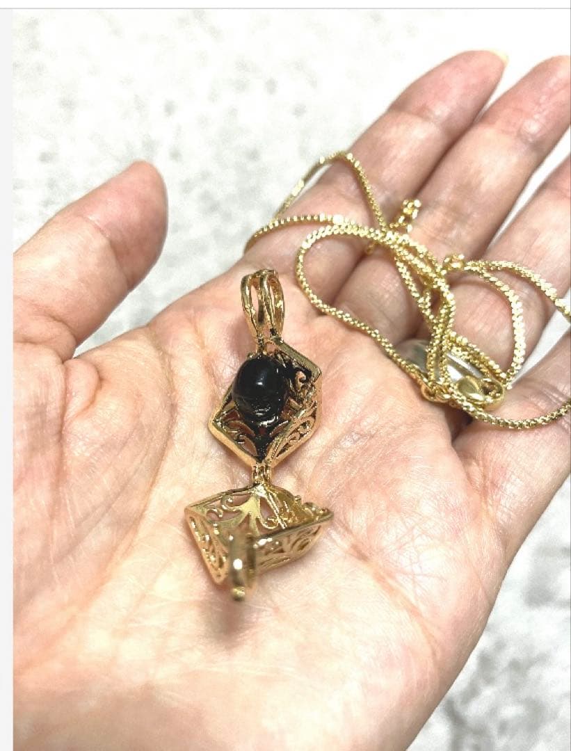 座敷童子ちゃん　お師匠様モリオンの幸福ネックレス