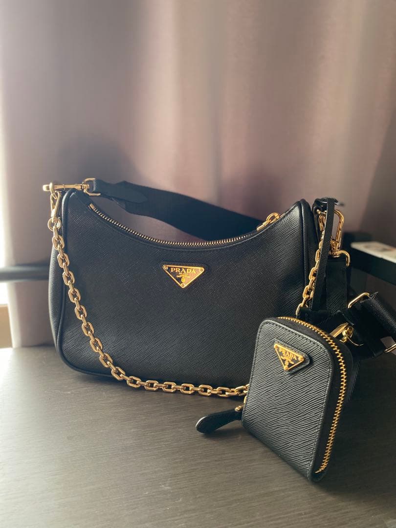 【定価36万円】プラダ Re-Edition 2005 サフィアーノレザーバック