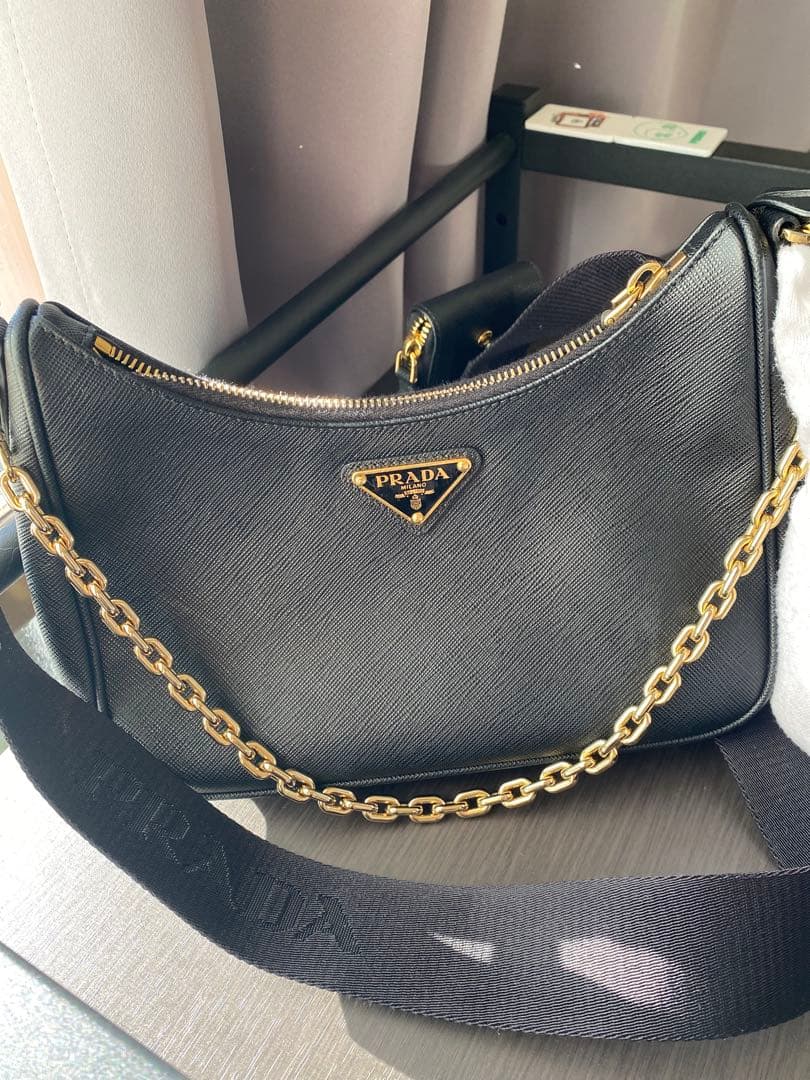 【定価36万円】プラダ Re-Edition 2005 サフィアーノレザーバック