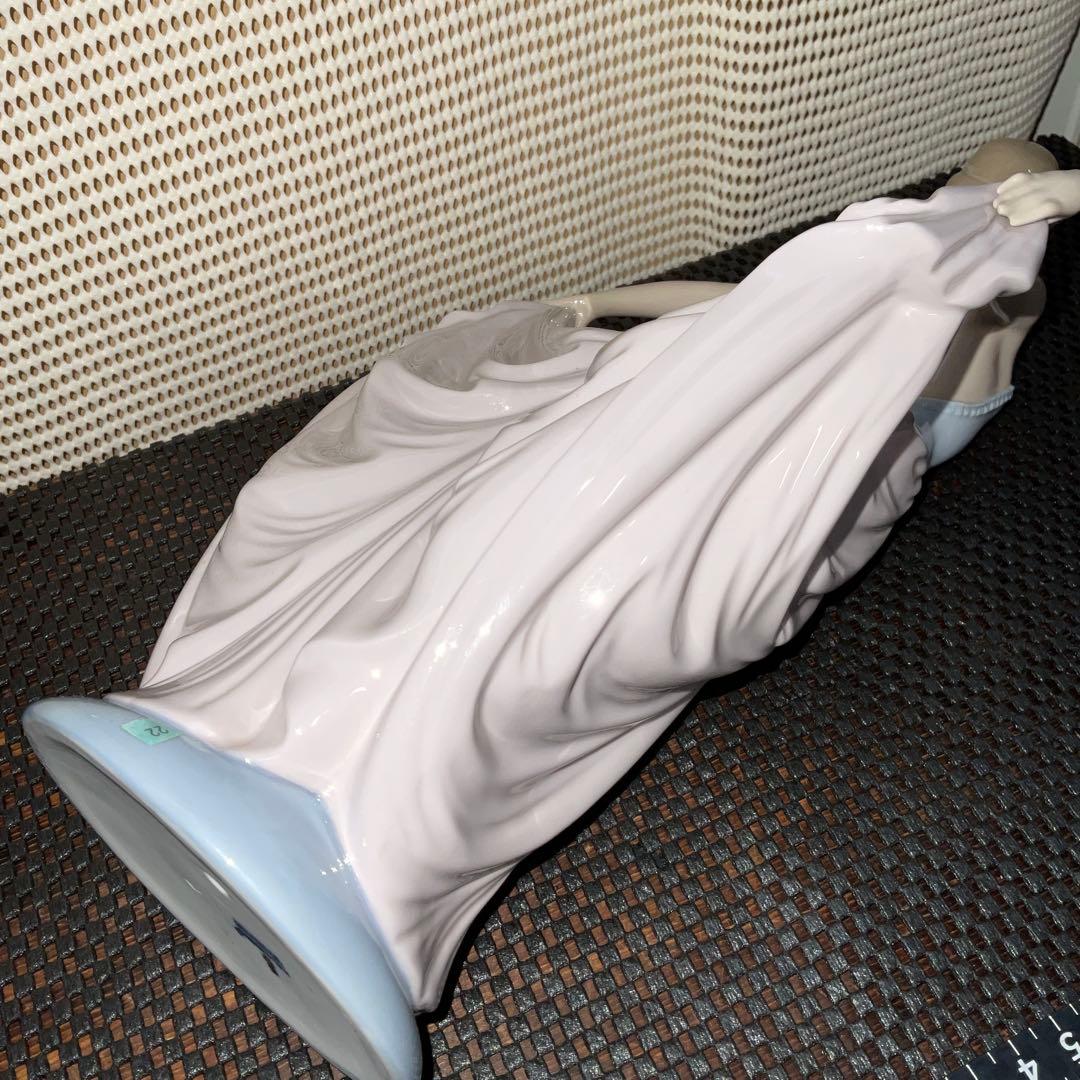 リヤドロ　LLADRO 踊る少女