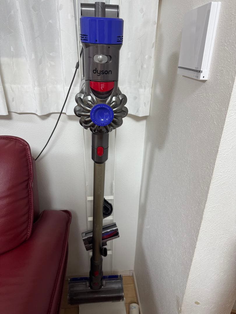 と*も様 （美品）Dyson v8 fluffy extra コードレス掃除機