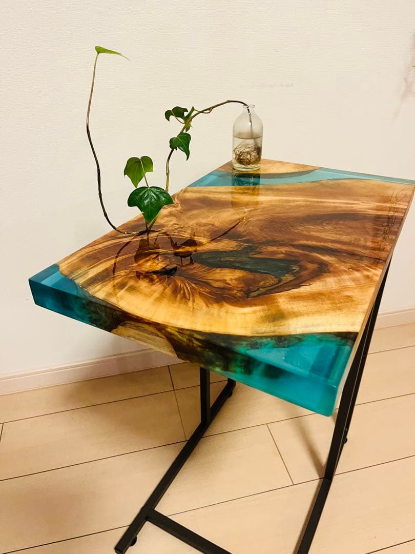 レジンテーブル　栃の木　ソファテーブル　サイドテーブル　コーヒーテーブル