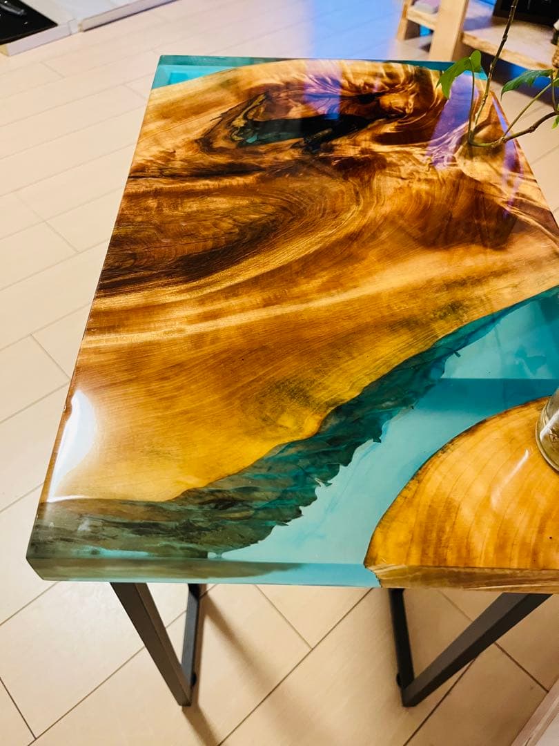 レジンテーブル　栃の木　ソファテーブル　サイドテーブル　コーヒーテーブル