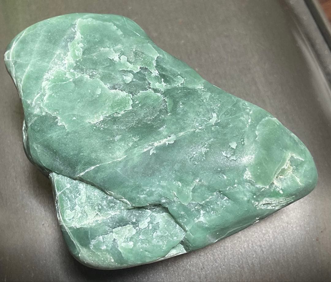 濃緑色　糸魚川翡翠118g 糸魚川　ヒスイ　ひすい