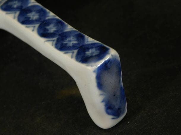 【団扇形　岩上花紋　染付　変皿】工芸品