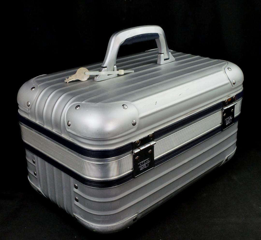 リモワ 924.38『シルバーインテグラル』ビューティーケース19L 鍵付