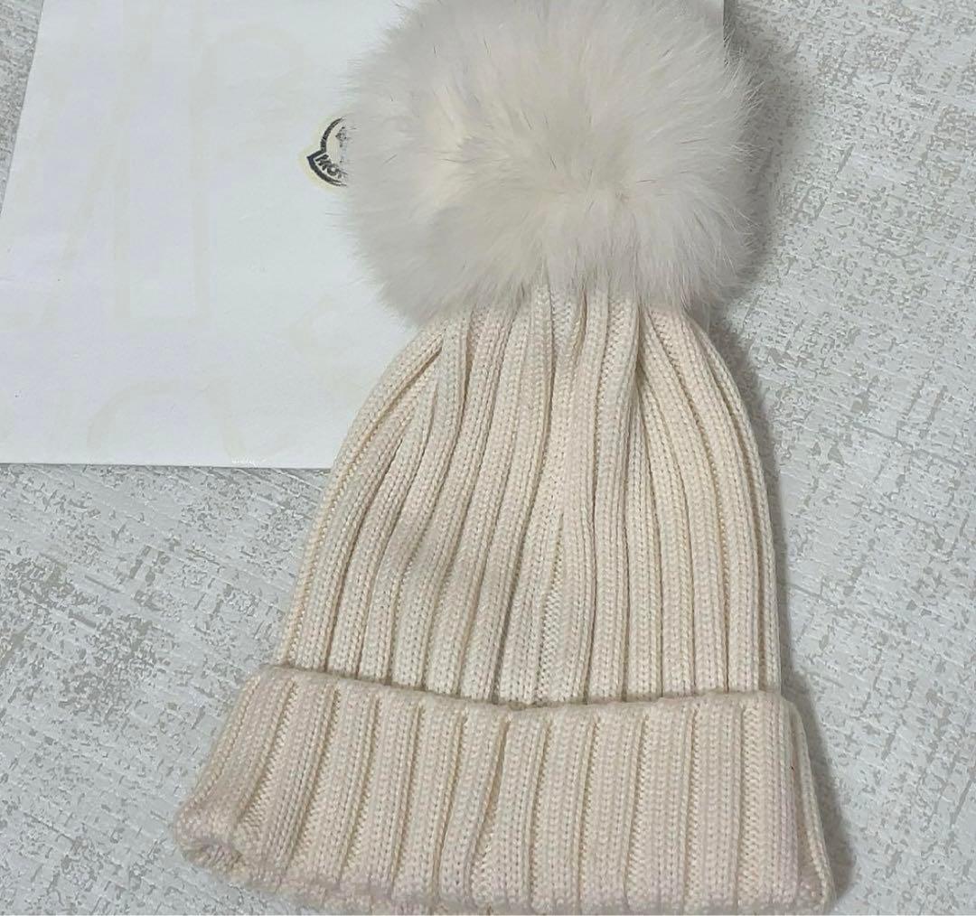 MONCLER アイボリー ニット帽 ファー付き